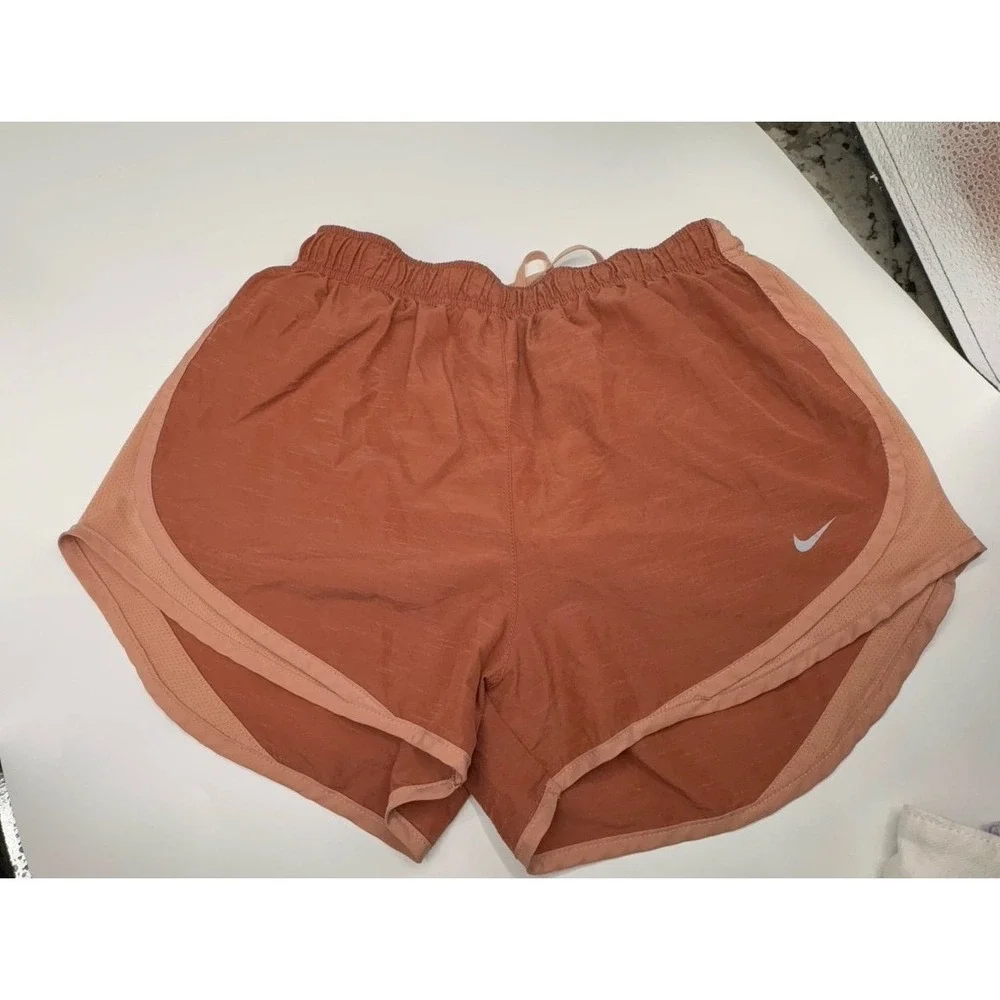 Women's size MEDIUM NIKE Dri-Fit athletic shorts. EUC.